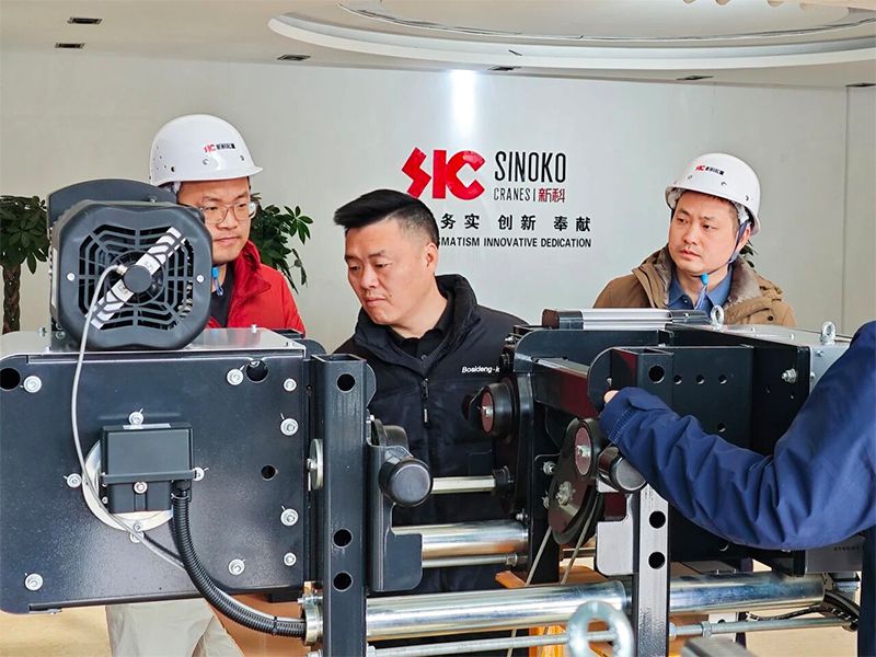School and Enterprise Join Hands to Create the Future | Li Gongfa, Vice Dean of the School of Mechanical Engineering at Wuhan University of Science and Technology, Visited Xinke Lifting for Inspection