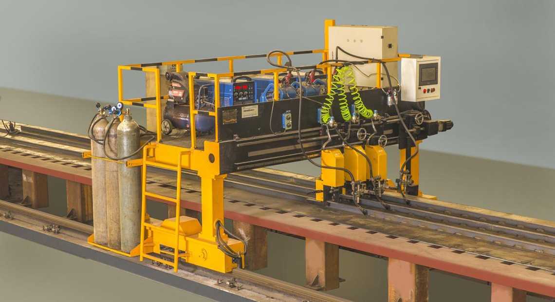 Automatic positioning welding equipment for main beam angle steel