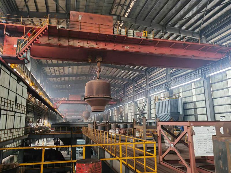 Metallurgical crane