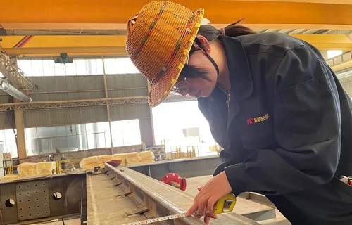 Salute to model workers and craftsmen, showcase the power of role models